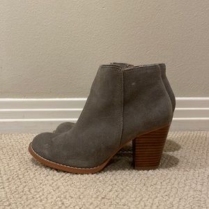 Seychelles Gray Suede Ankle Bootie size 7.5